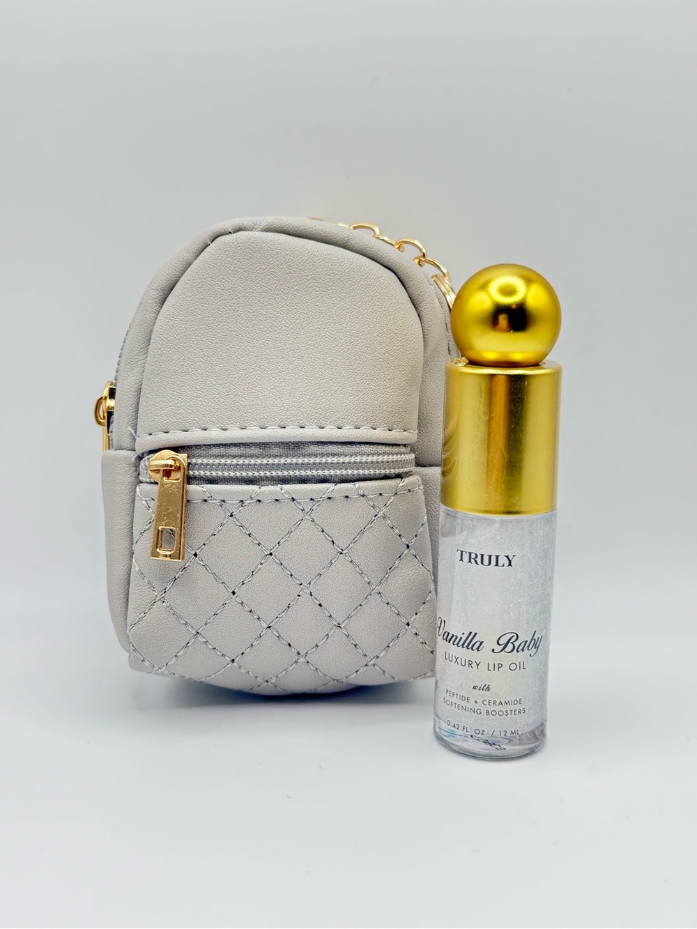 TRULY Luxury Lip Oil Vanilla Baby – Hydrating Glossy Lip & Mini Backpack Clip